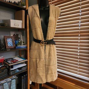 .Super Soft Hooded Vest